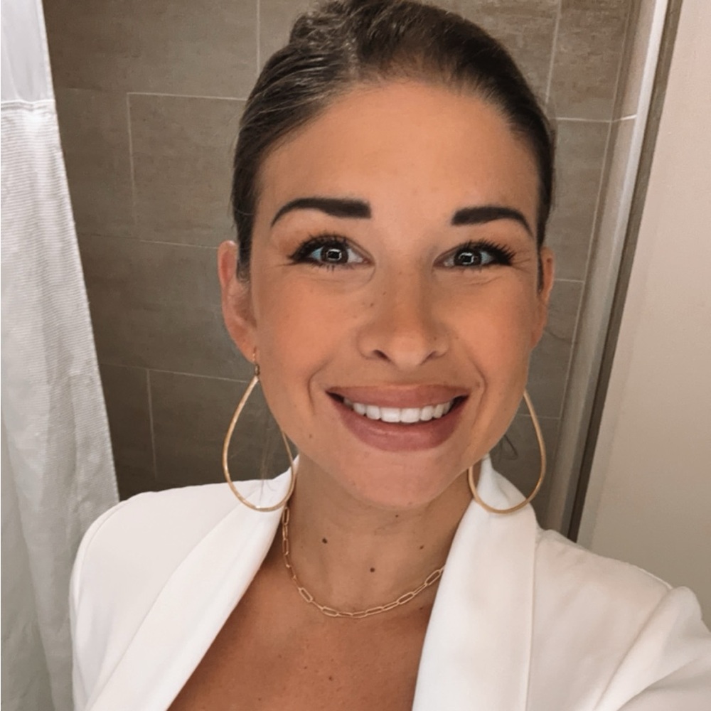 Meet your Posher, Mia